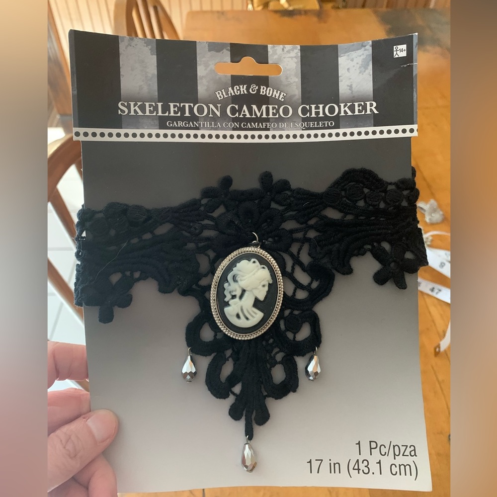 🎉 Party City 🎉 Black & Bone 2pc set Choker and Fashion Headband - Picture 2 of 8